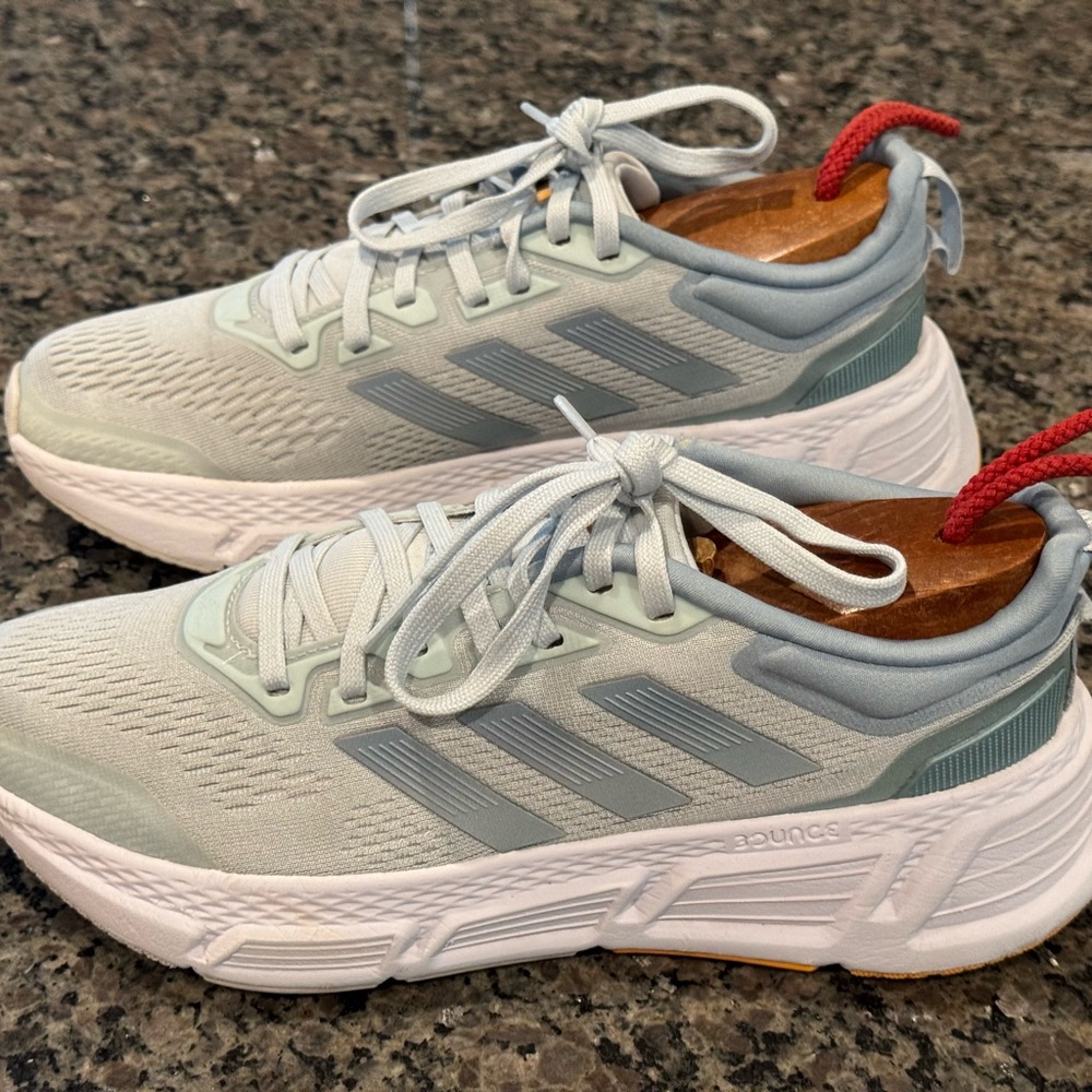 Adidas Ultra Boost Women’s Size 8M Athletic Shoes Mint Green & White